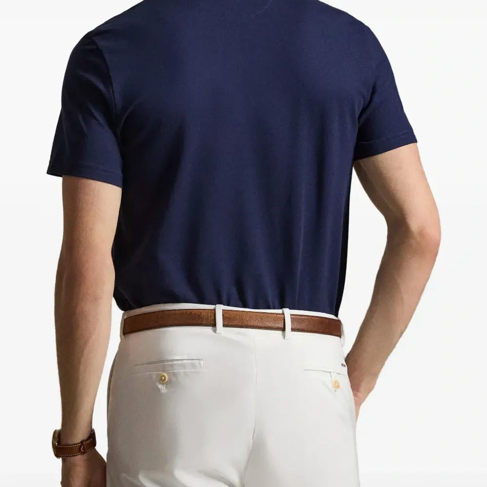 Футболка с V-образным вырезом и логотипом