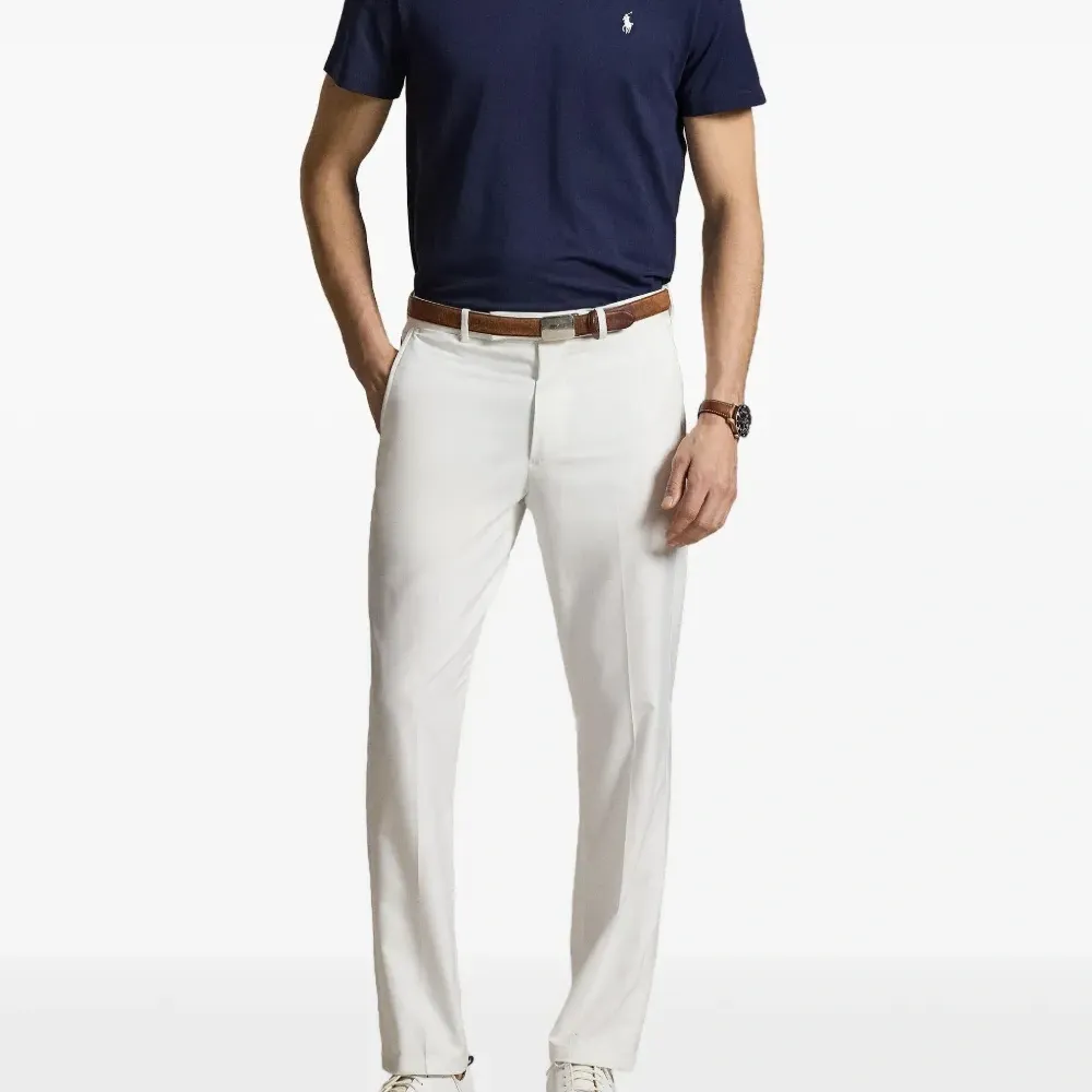 Футболка с V-образным вырезом и логотипом