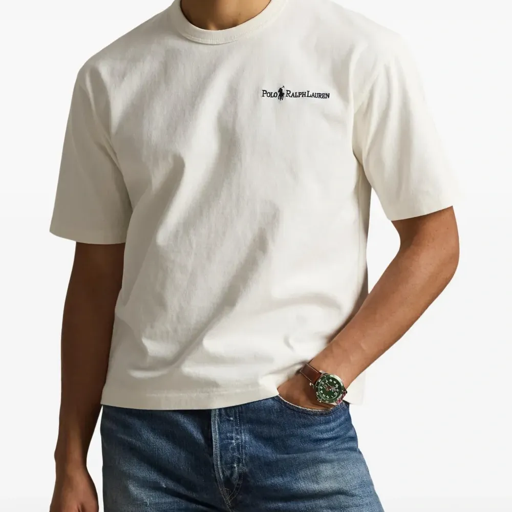 Футболка с вышитым логотипом