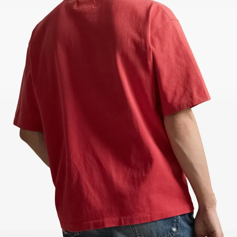 Футболка с накладным карманом