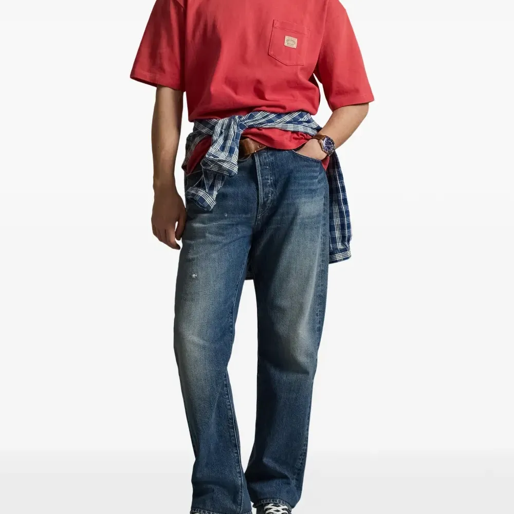 Футболка с накладным карманом