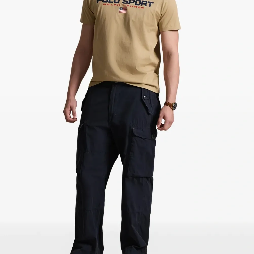 Футболка с логотипом