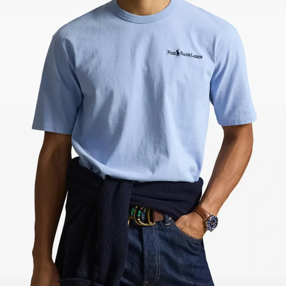 Футболка с вышитым логотипом