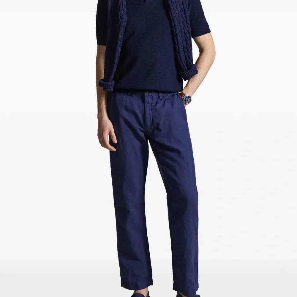 Брюки с вышитым логотипом