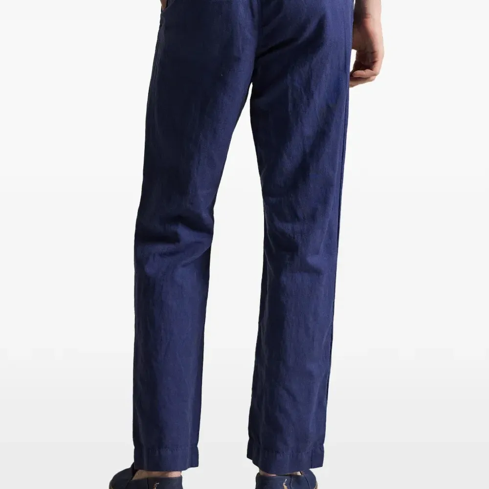 Брюки с вышитым логотипом