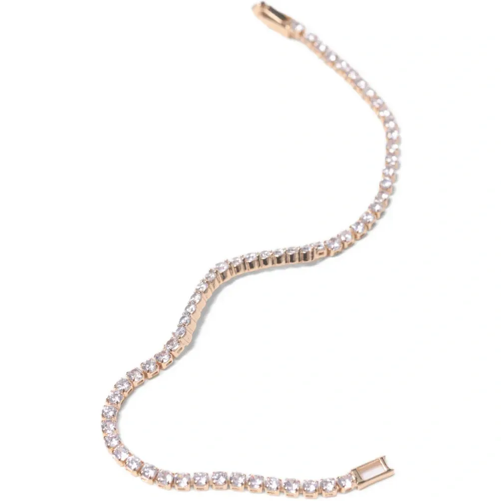 Теннисный браслет, украшенный кристаллами