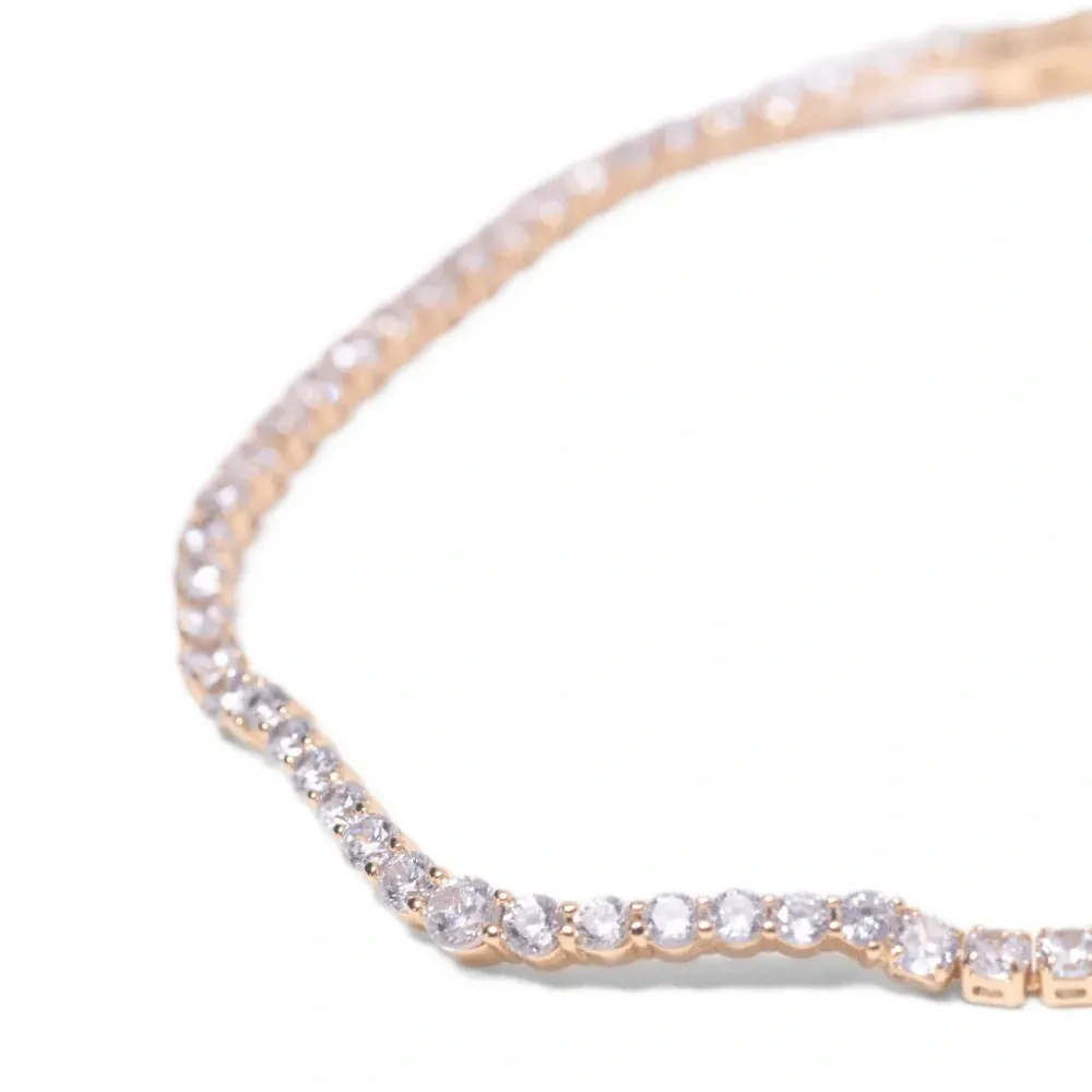 Теннисный браслет, украшенный кристаллами