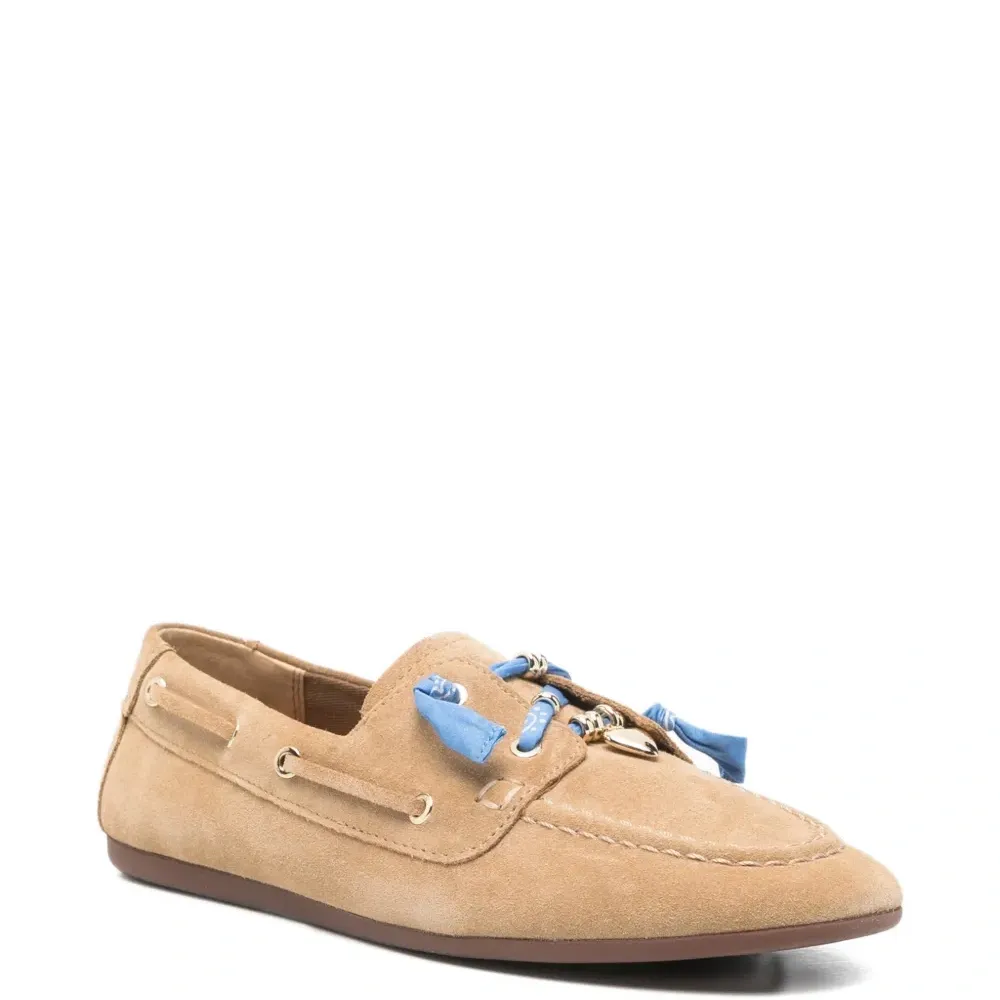 Топсайдеры с кисточками