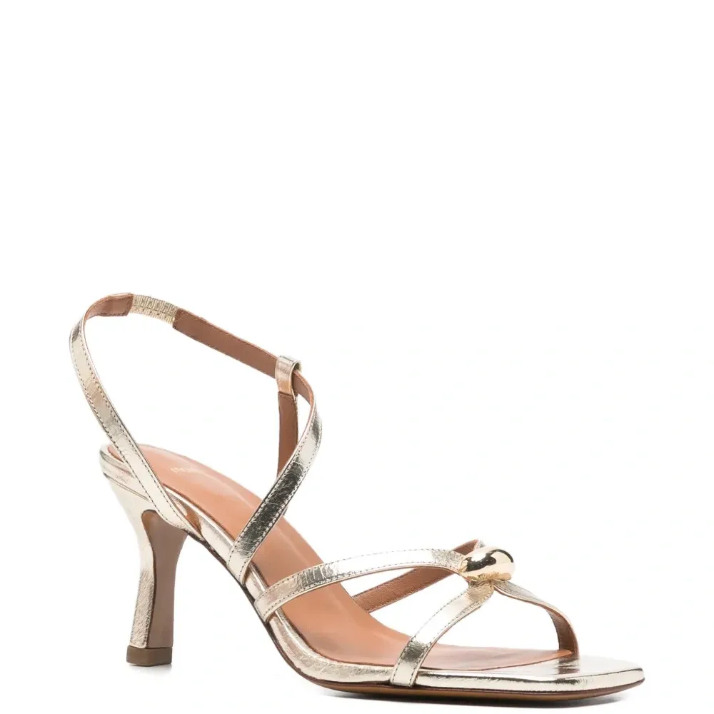 Сандалии с ремешками