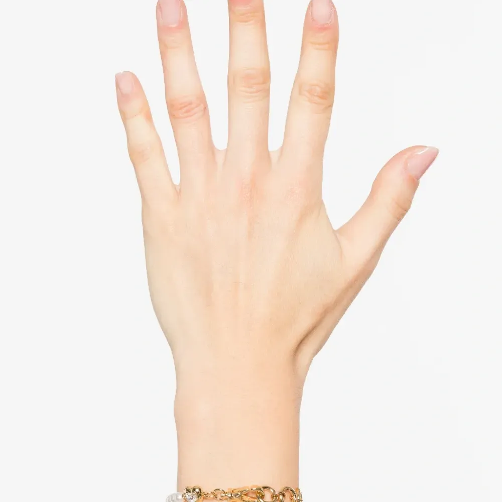 Браслет с декором в форме сердца Браслет с декором в форме сердца