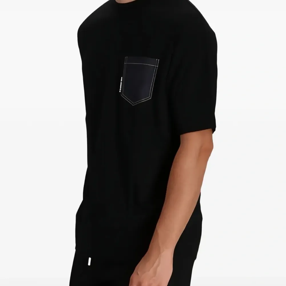 Футболка с круглым вырезом и карманом