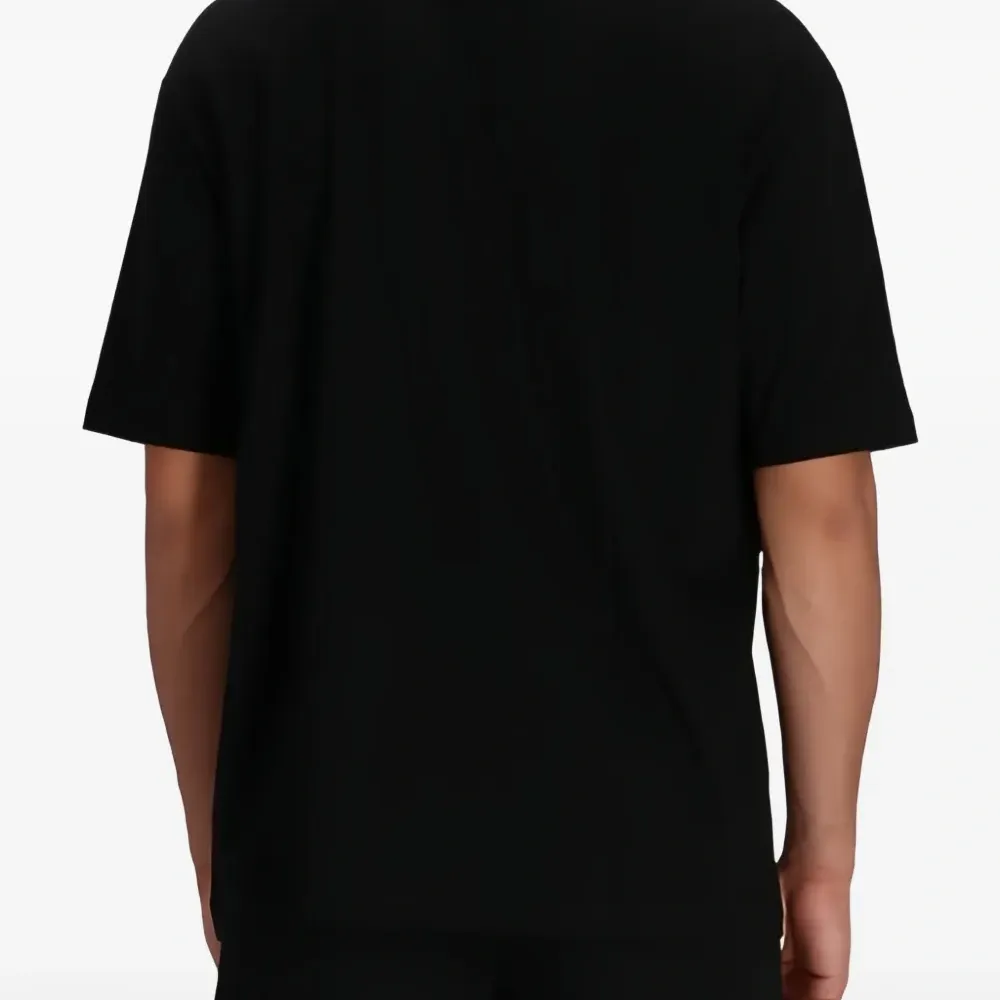 Футболка с круглым вырезом и карманом