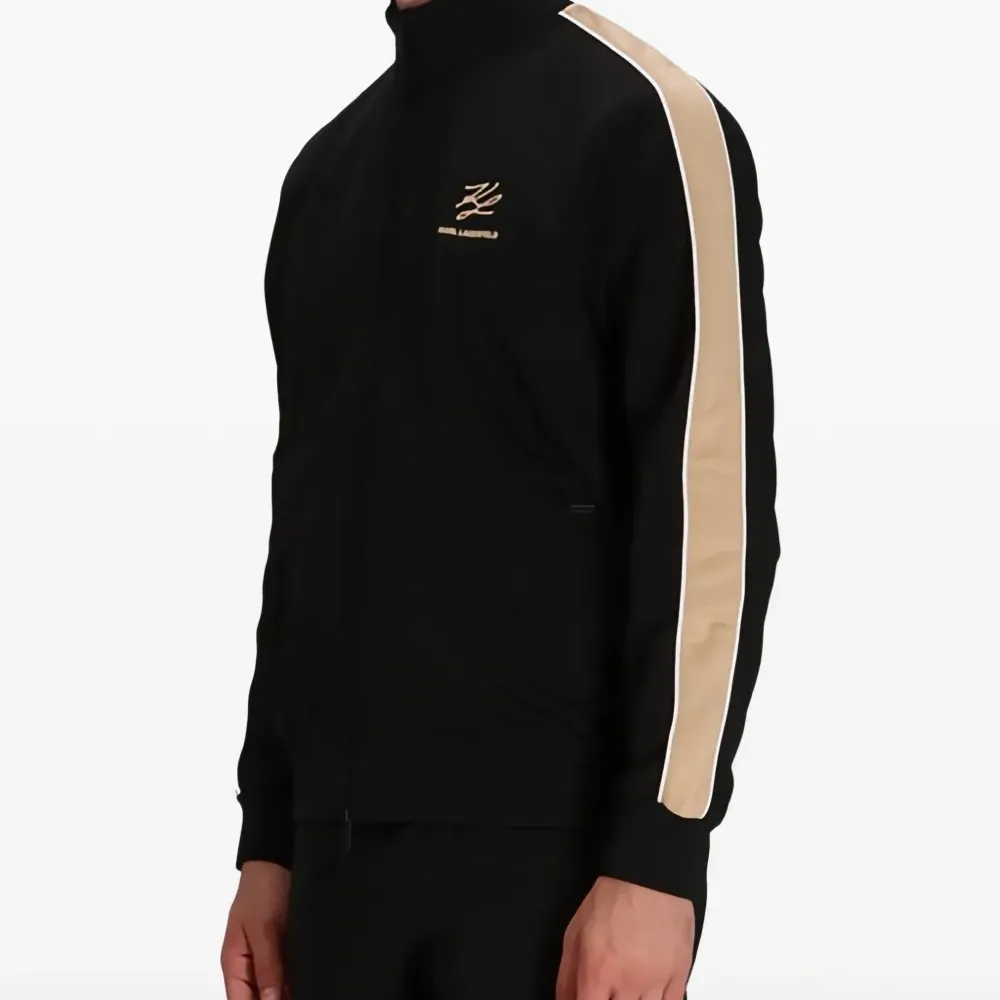 Полосатый свитер на молнии