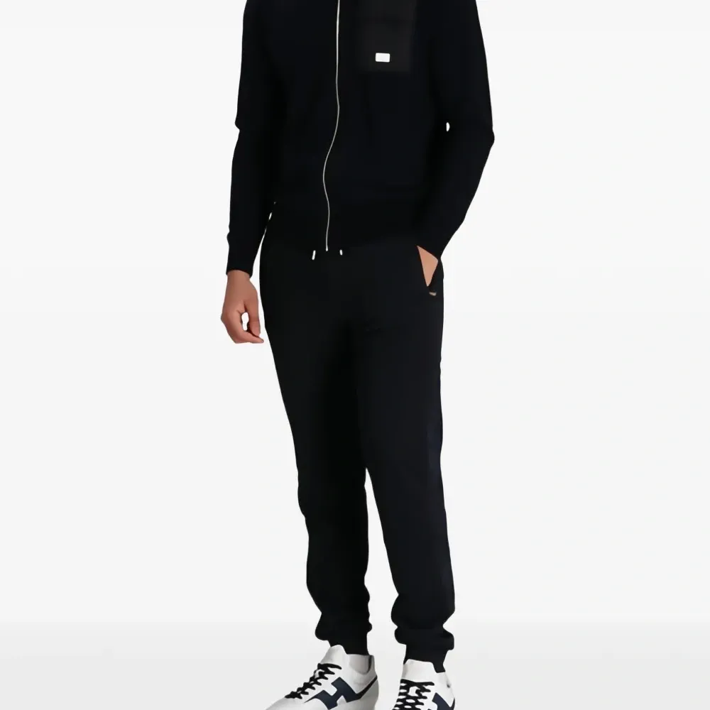 Спортивные брюки на шнурке