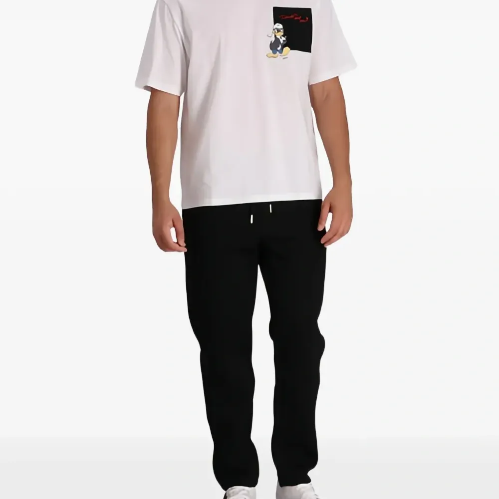 Футболка с круглым вырезом и накладным карманом