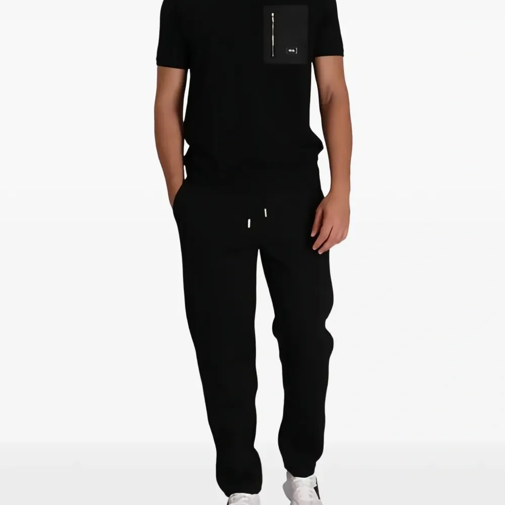 Футболка с круглым вырезом и карманом