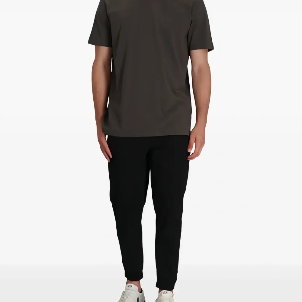 Футболка с логотипом