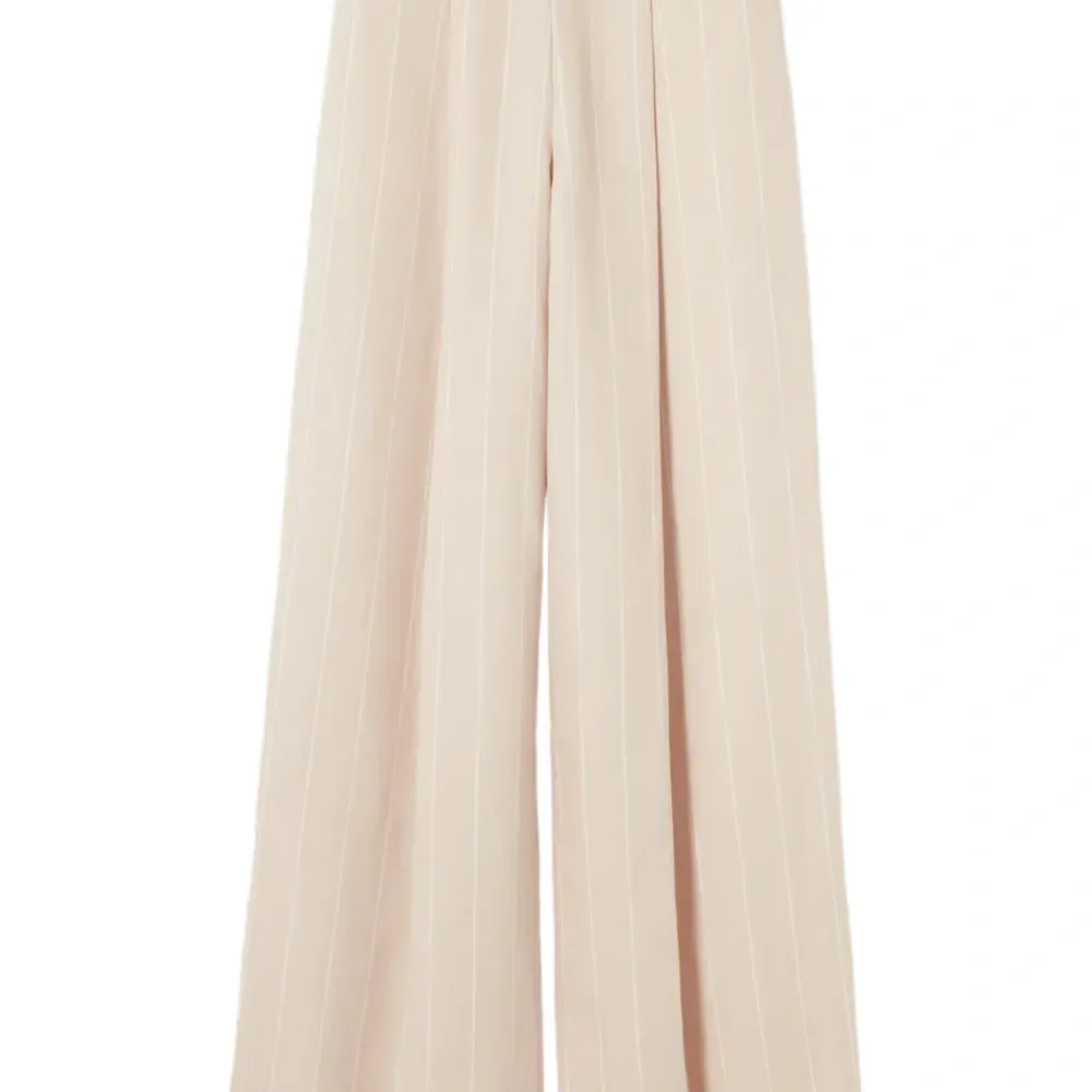 Брюки с пуговицами