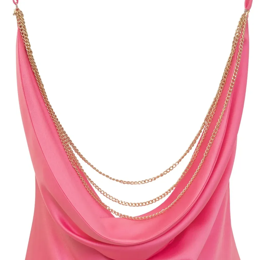 Платье с цепочкой