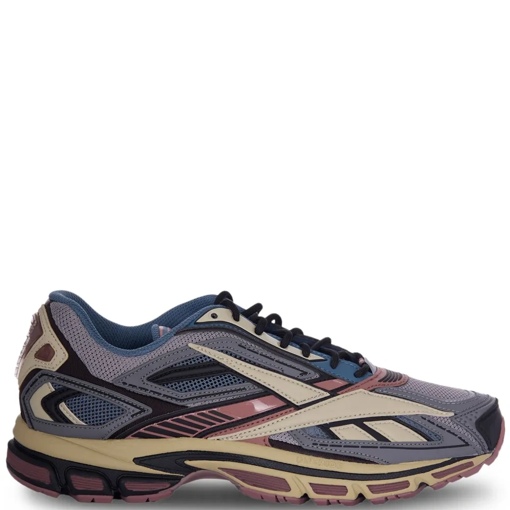 Кроссовки со вставками