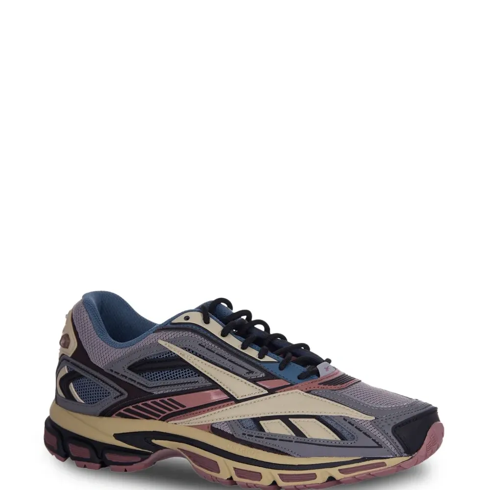 Кроссовки со вставками