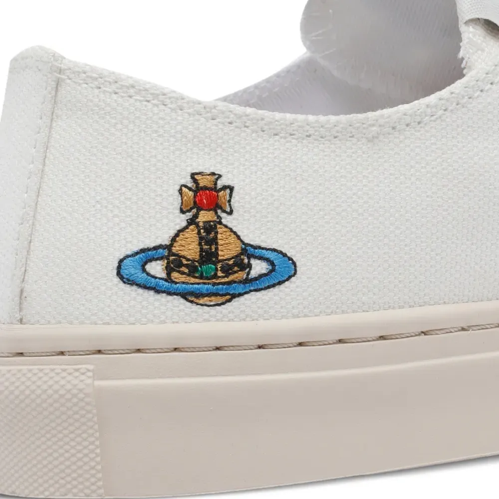 Кроссовки с логотипом