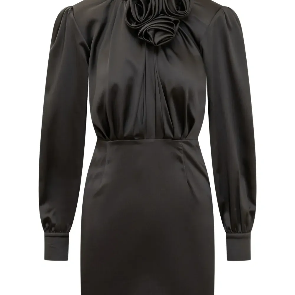 Платье с высоким воротником