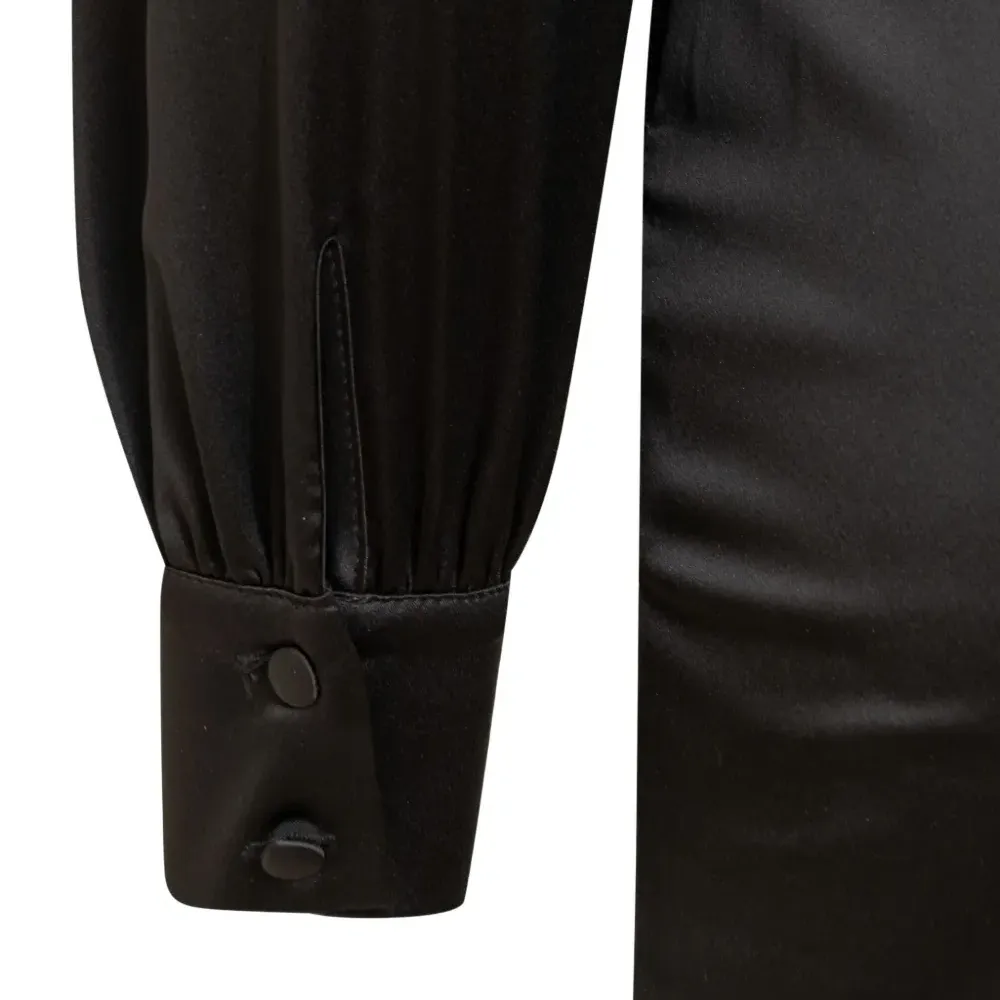 Платье с высоким воротником