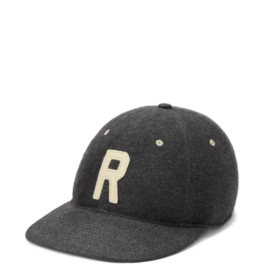 Бейсболка с логотипом