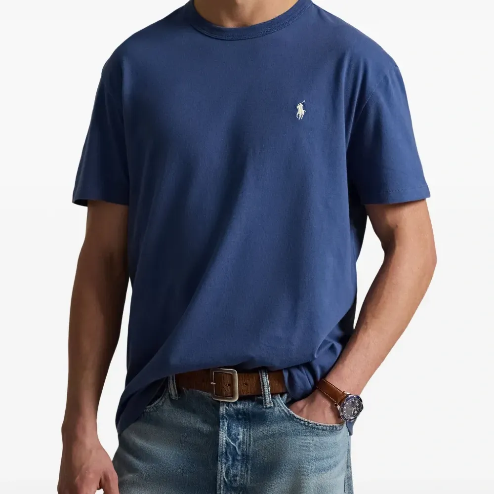 Футболка с логотипом и круглым вырезом