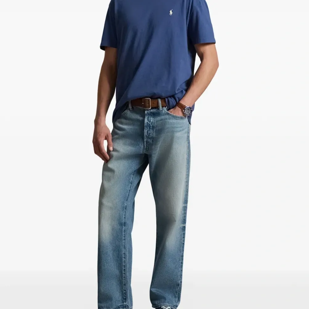 Футболка с логотипом и круглым вырезом