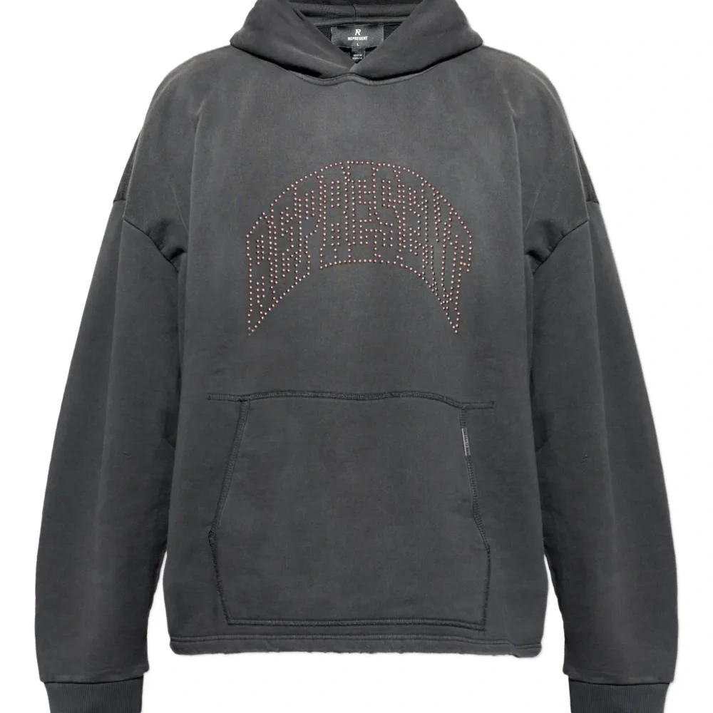 Трикотаж с капюшоном и заклепками