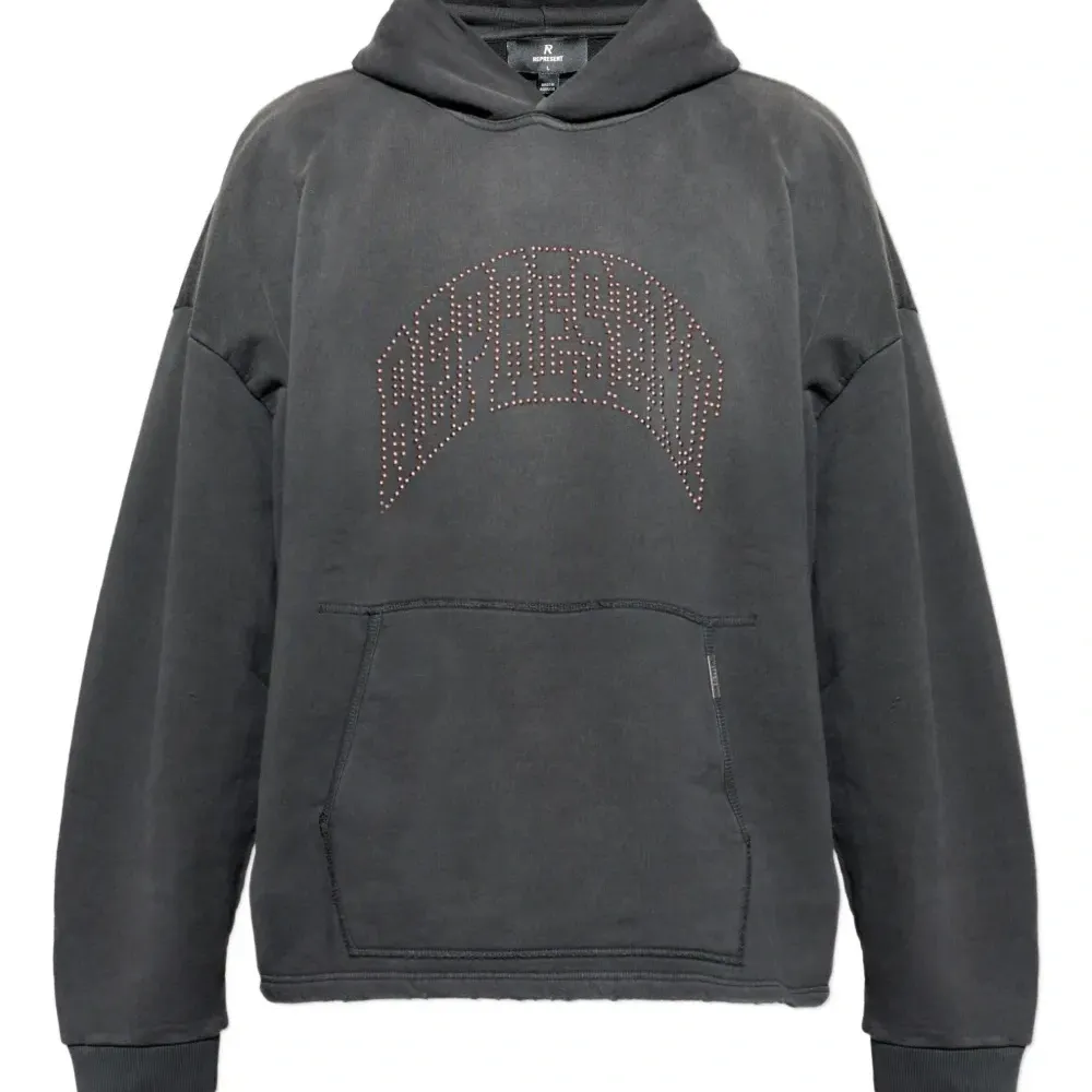 Трикотаж с капюшоном и заклепками