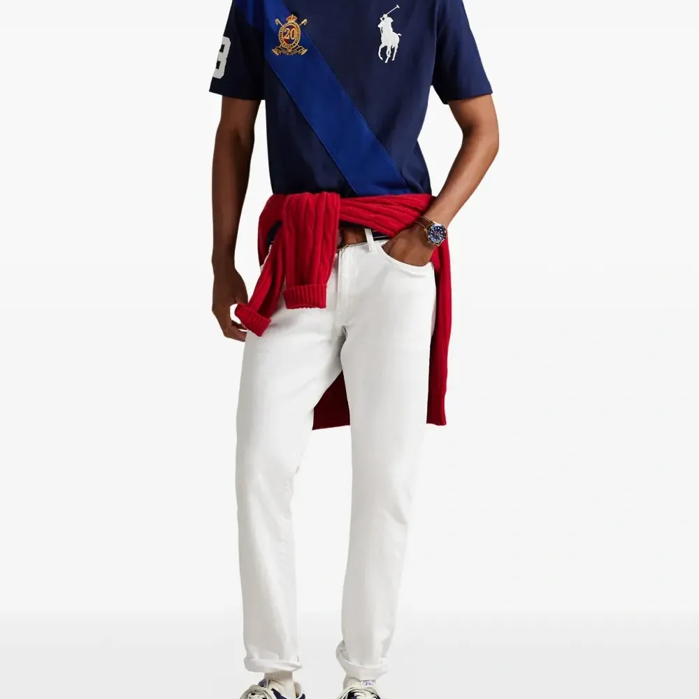 Футболка с графическим логотипом