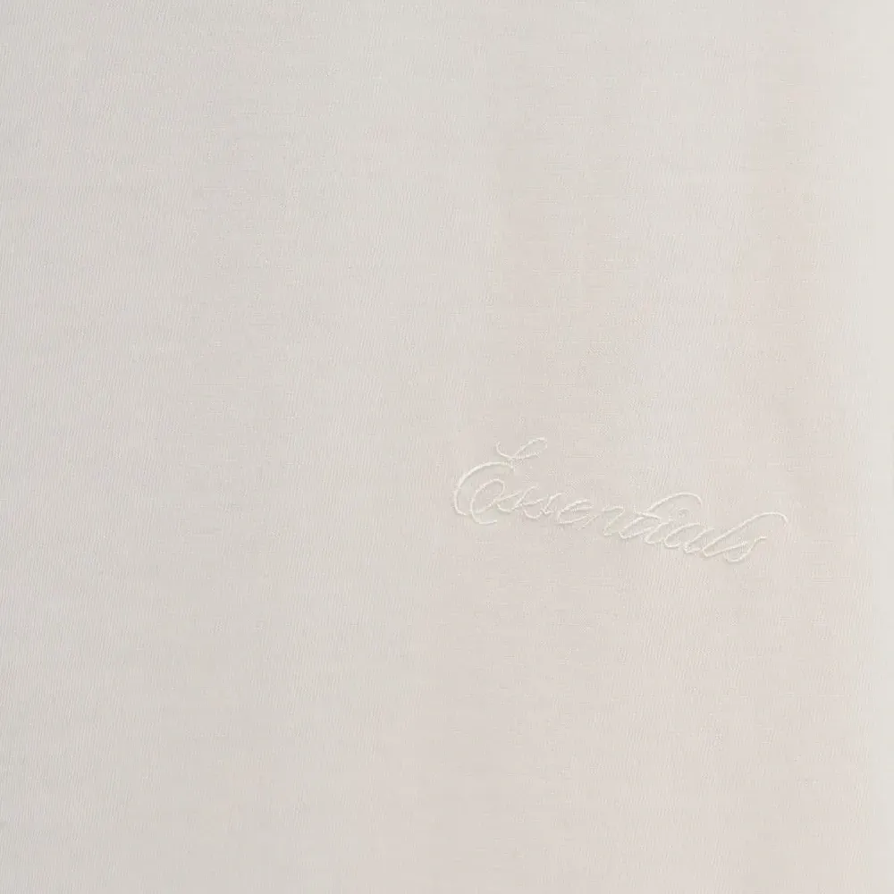 Футболка с вышитым логотипом