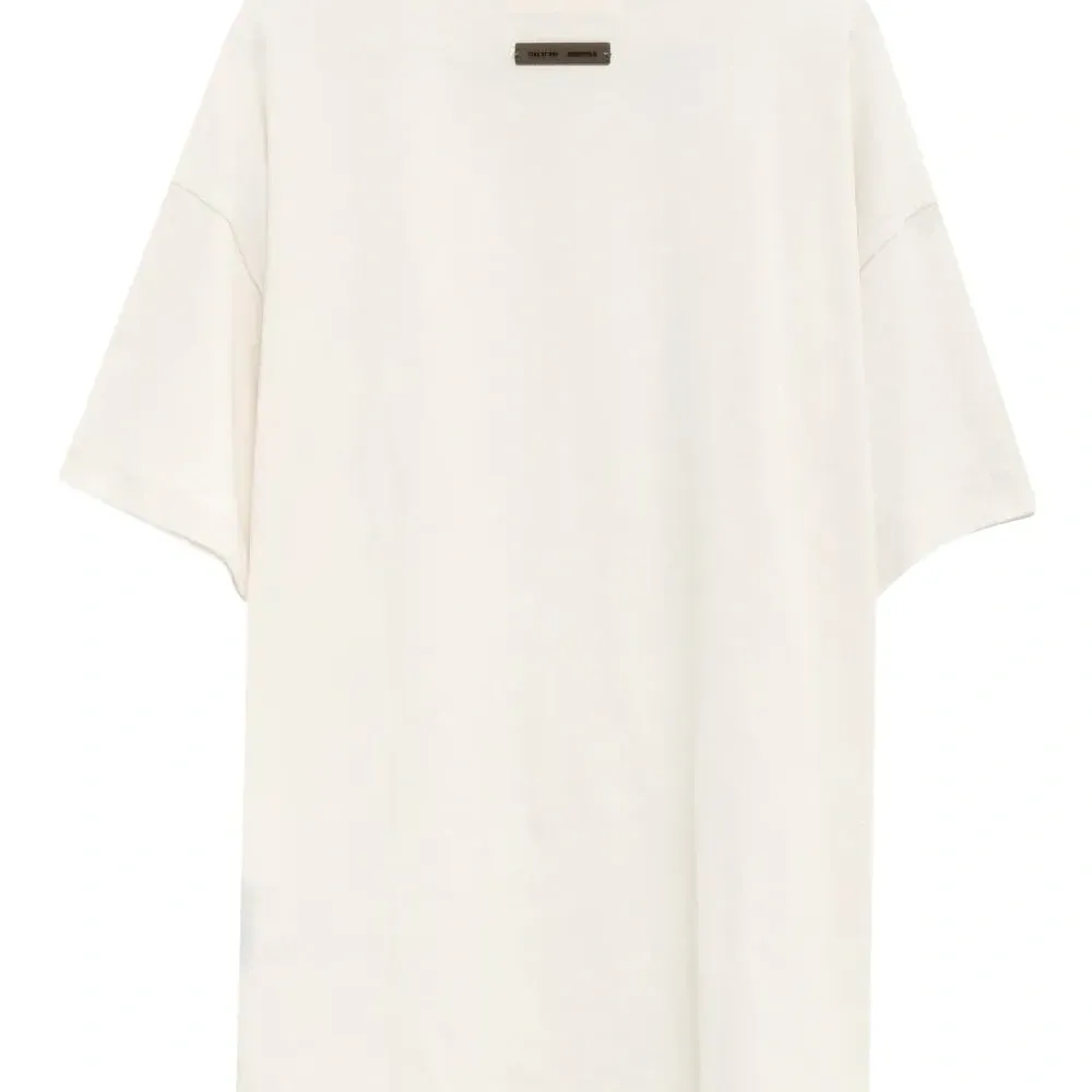 Футболка с вышитым логотипом