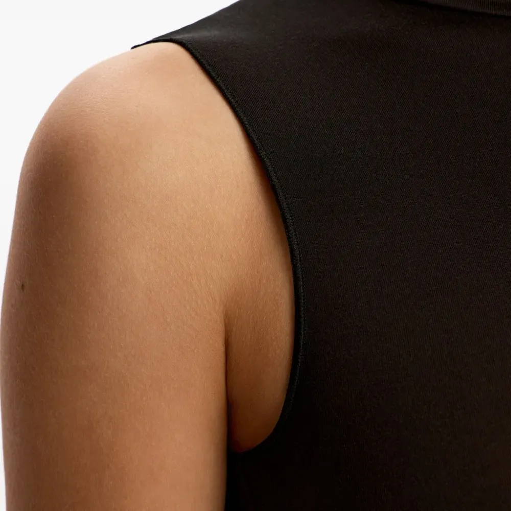 Боди без рукавов с высоким воротником