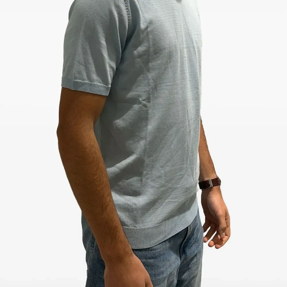 Футболка с круглым вырезом