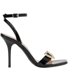 Босоножки с пряжкой