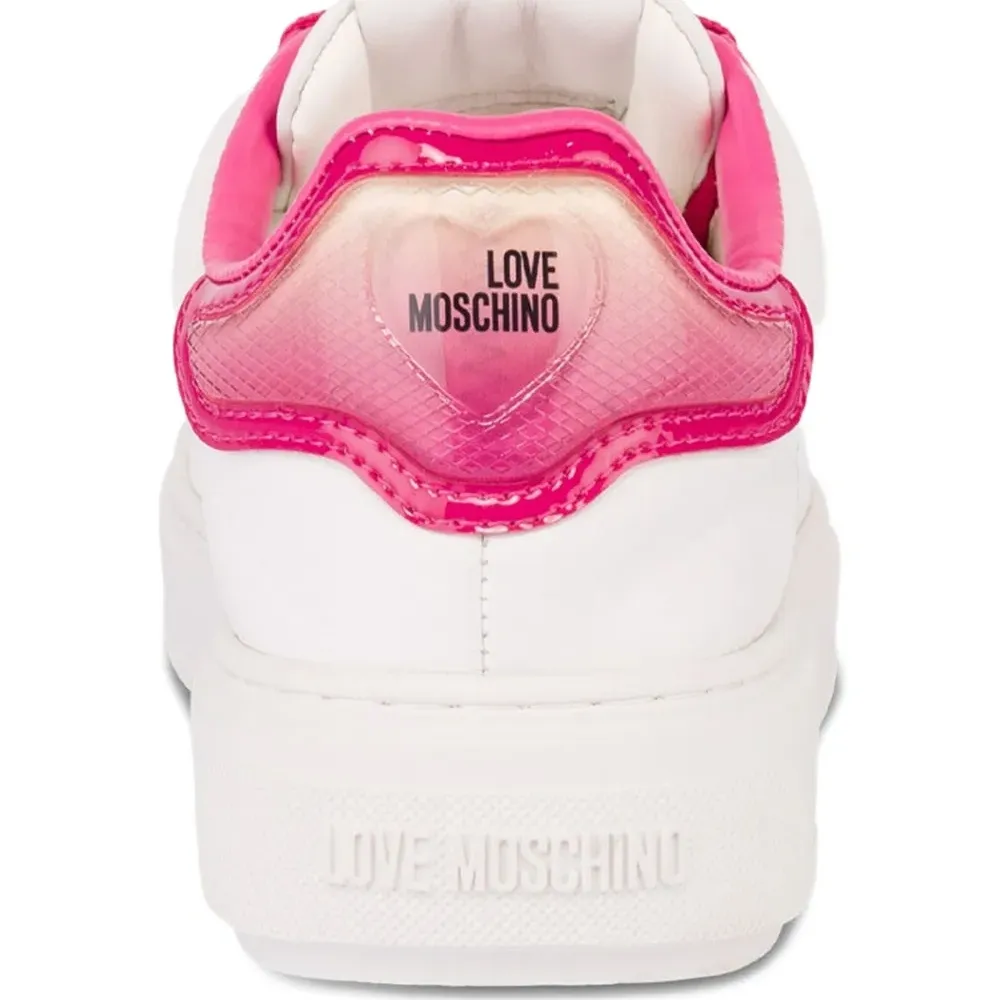 Кроссовки с логотипом