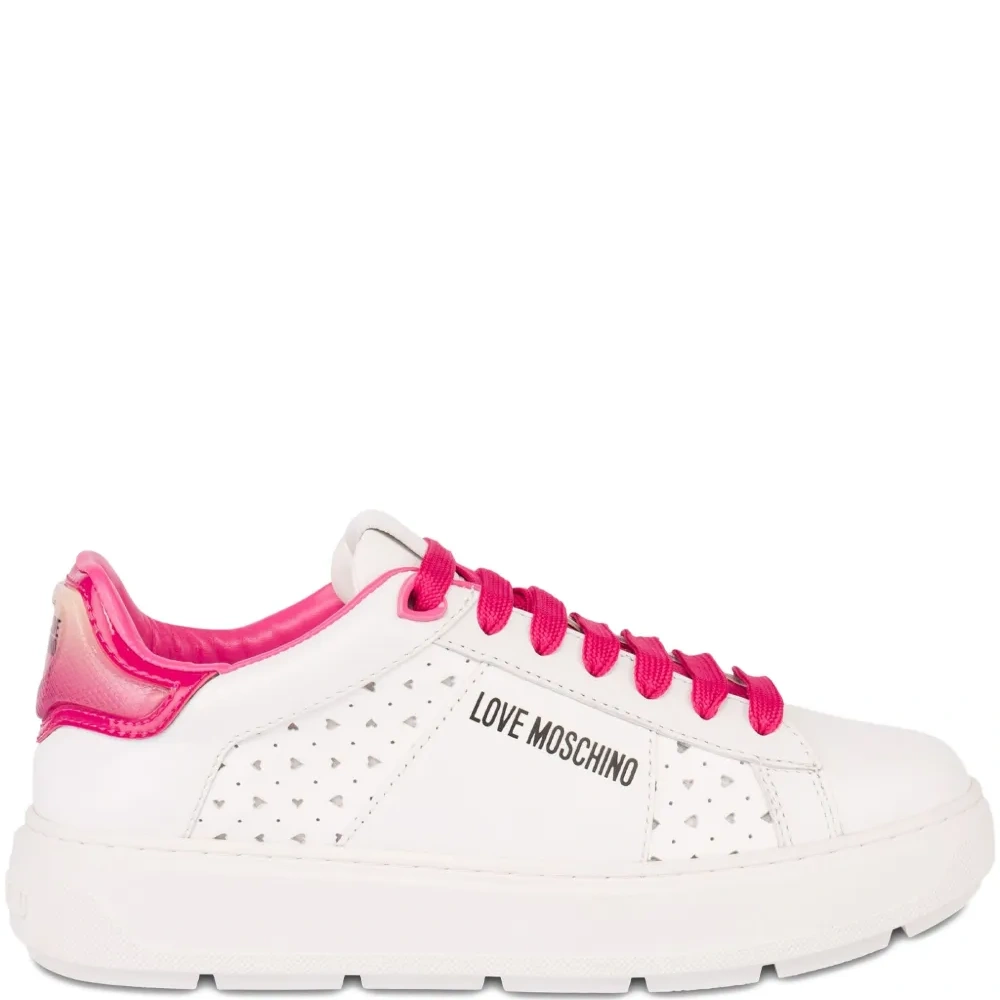 Кроссовки с логотипом