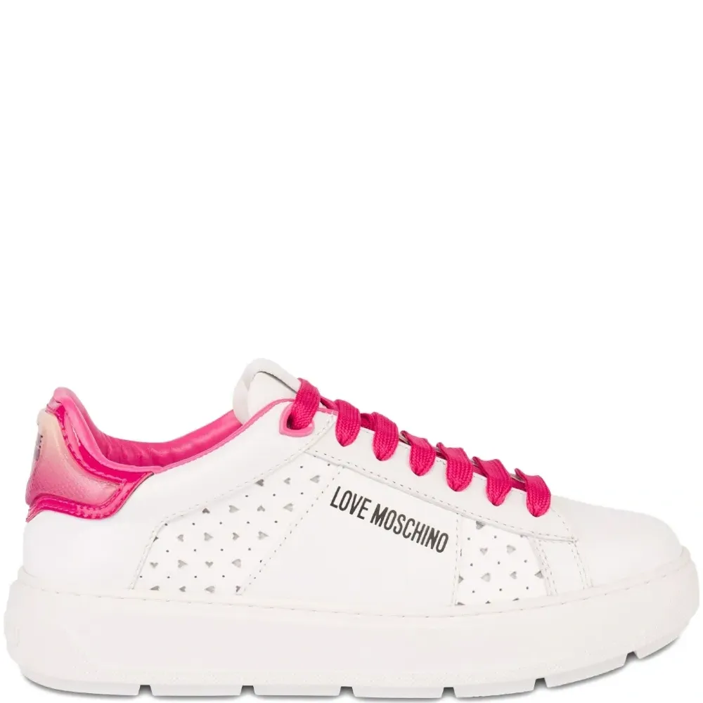 Кроссовки с логотипом