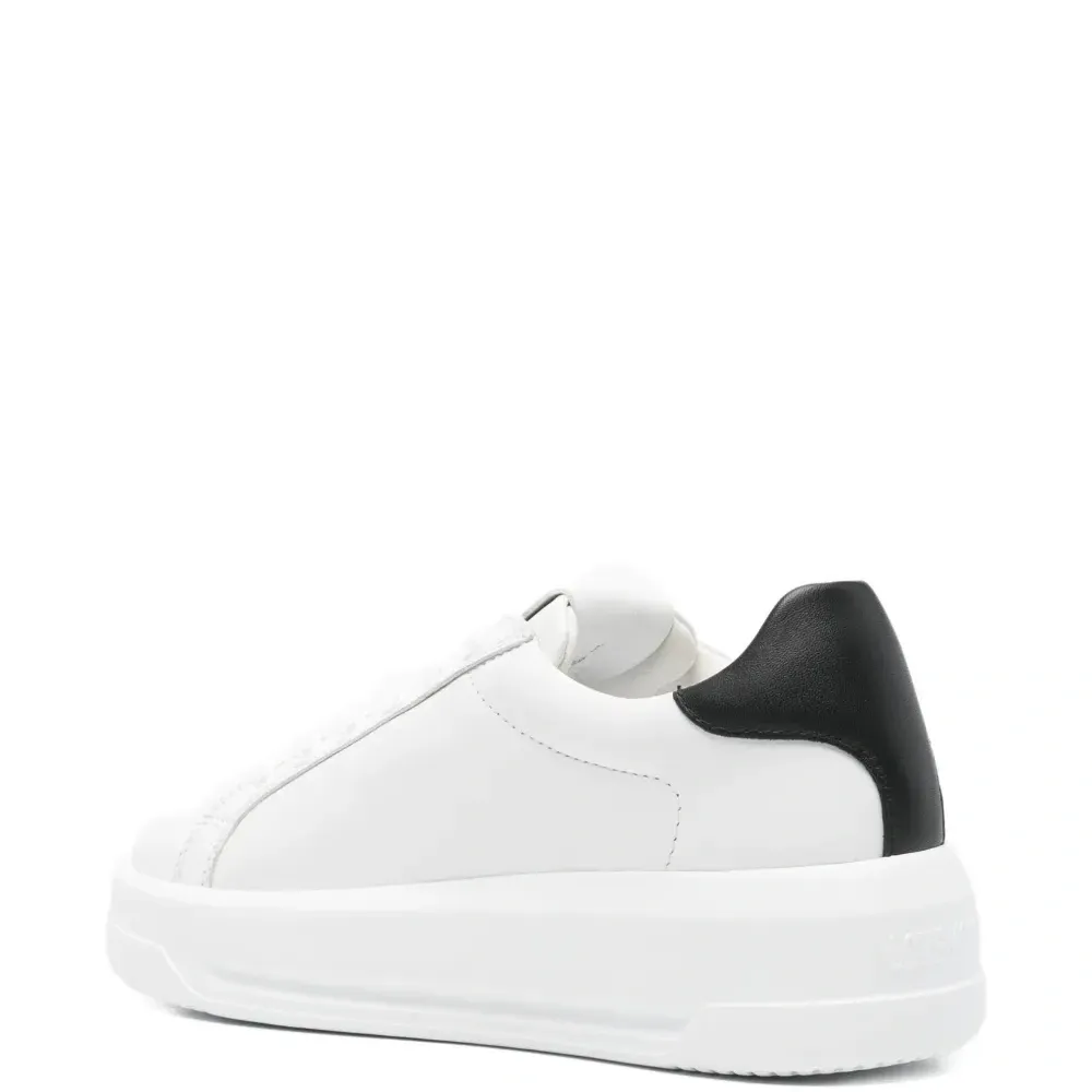 Кроссовки с сердечным декором