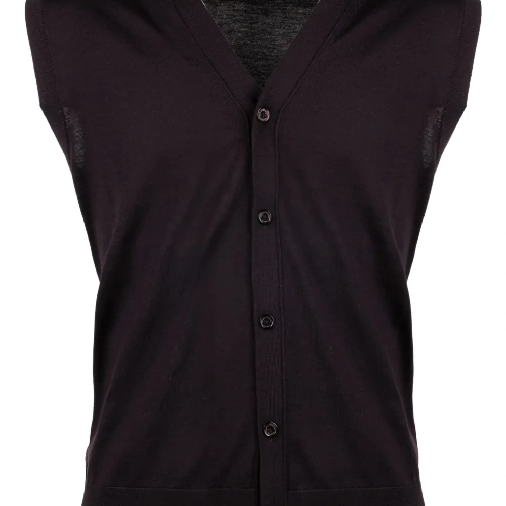 Жилет на пуговицах