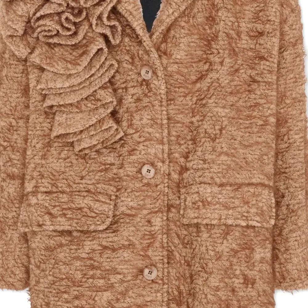 Пальто с длинными рукавами и оборками