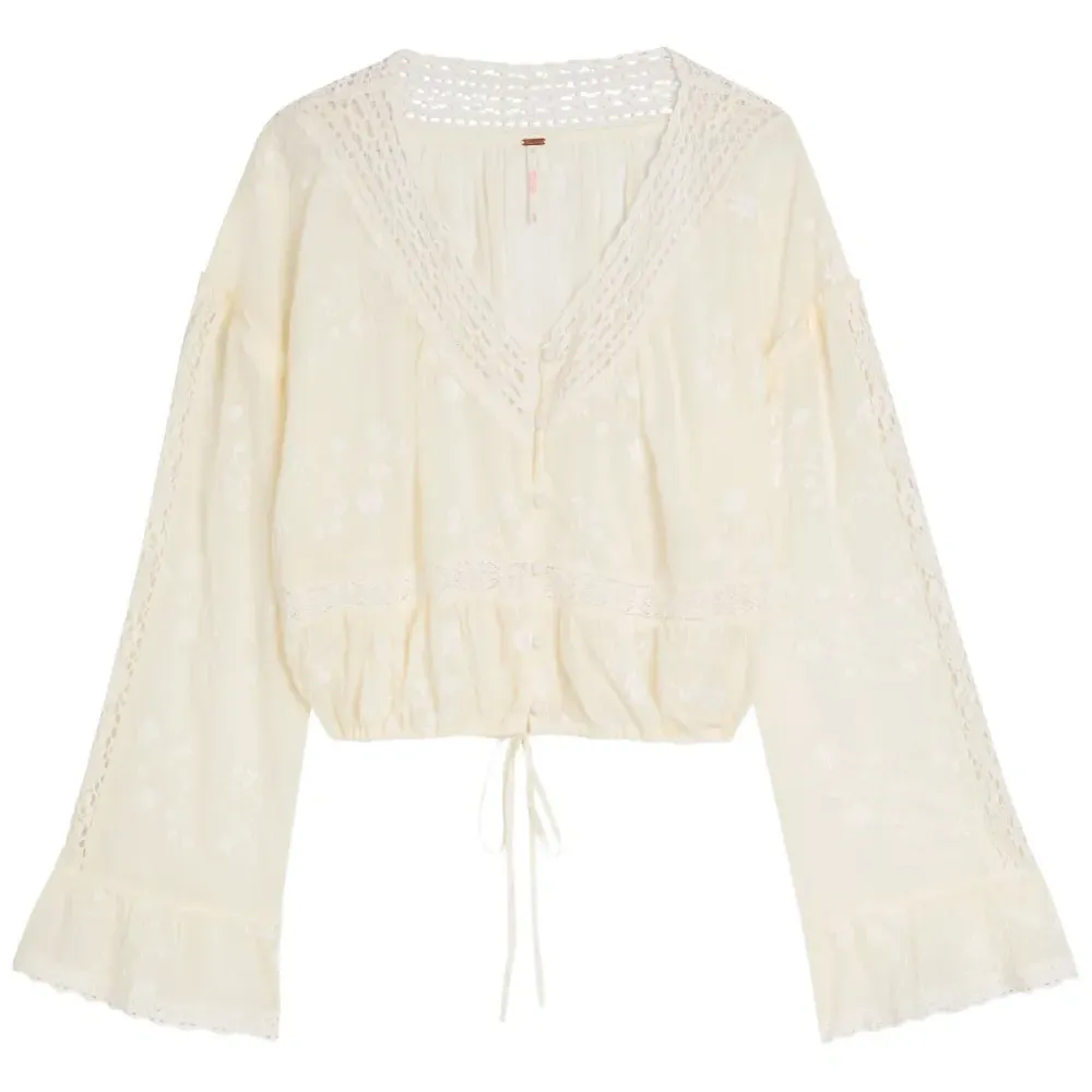 Блузка с цветочной вышивкой