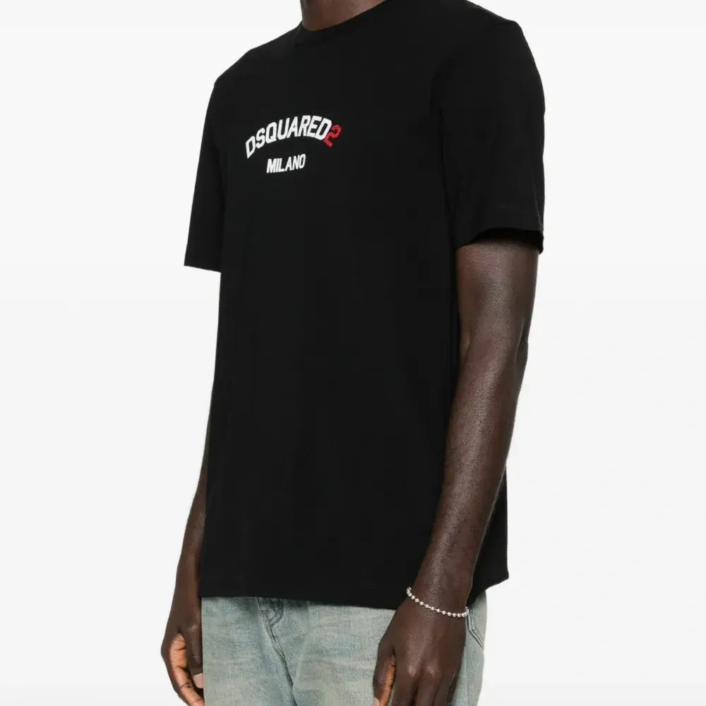 Футболка с логотипом