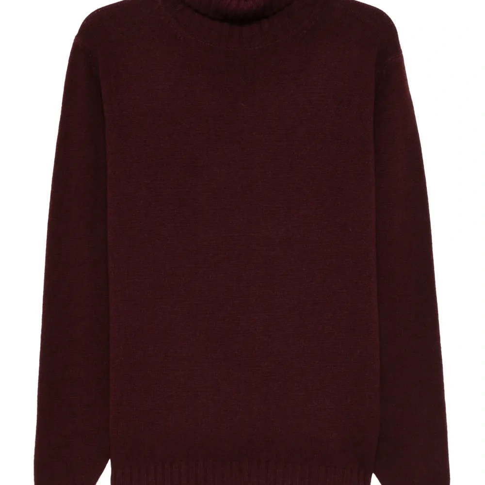 Свитер с высоким воротником