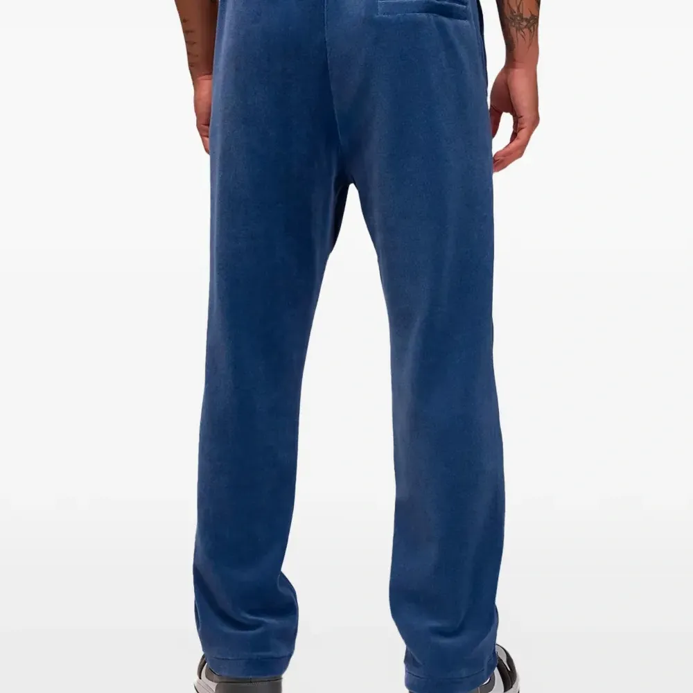 Спортивные брюки с кантами