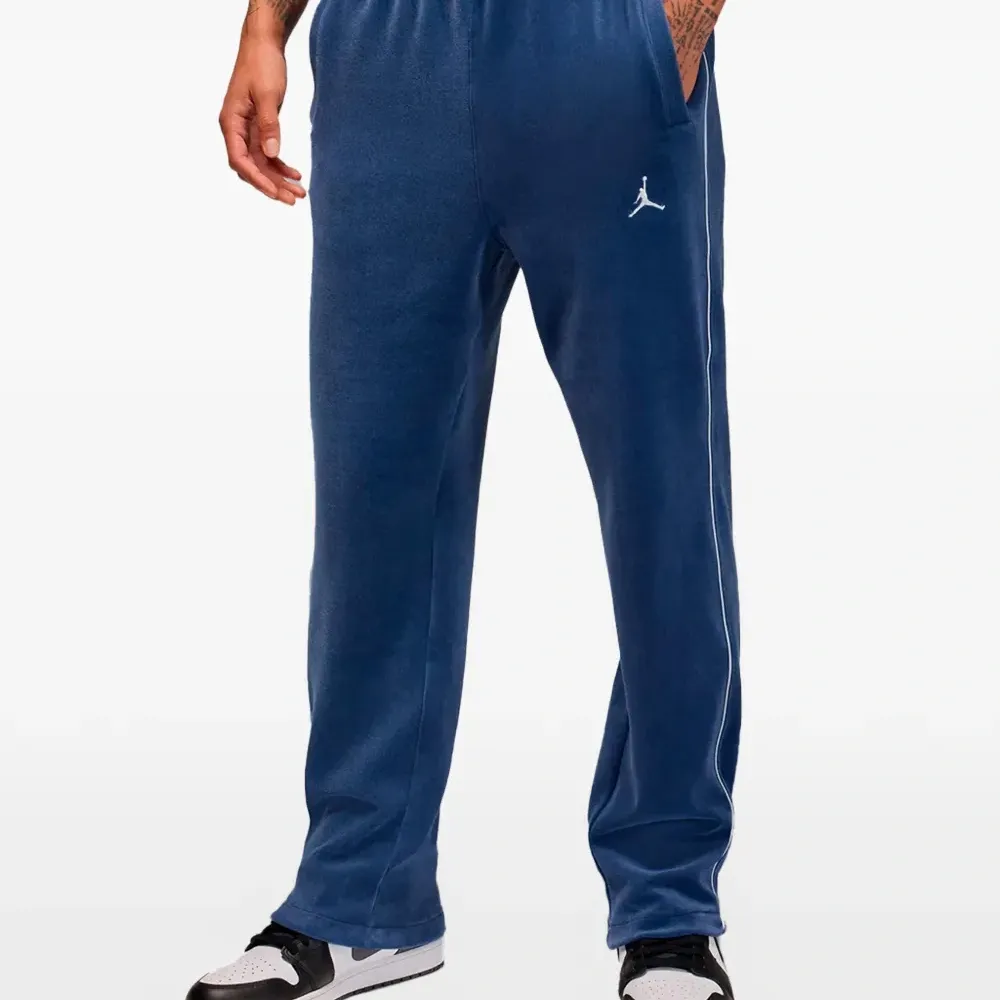 Спортивные брюки с кантами